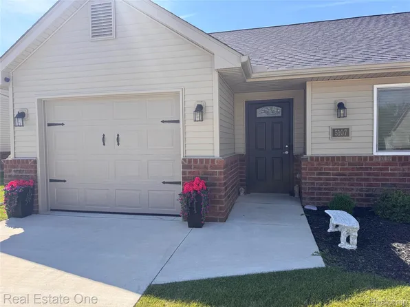 5107 Volterra Dr, Monroe, MI 48161