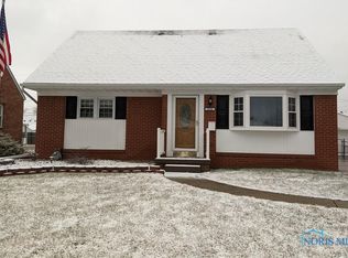 2536 Cawdor Rd, Oregon, OH 43616