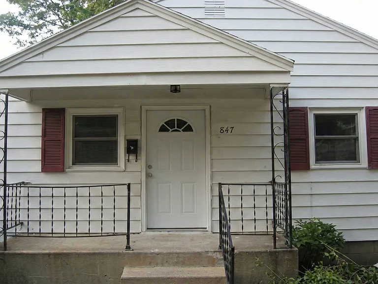 847 Veto St NW — Photo 3
