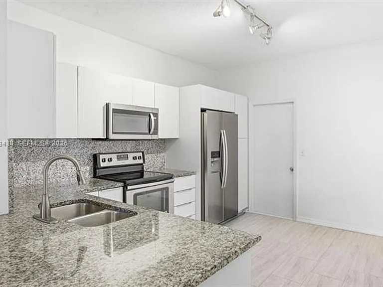 2066 Madeira Dr #Townhouse 2066 — Photo 16