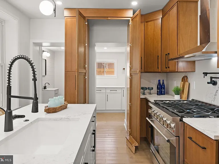2308 Christian St — Photo 12