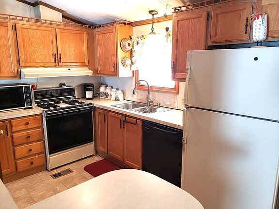 3rd image of 56 Victoria Ln