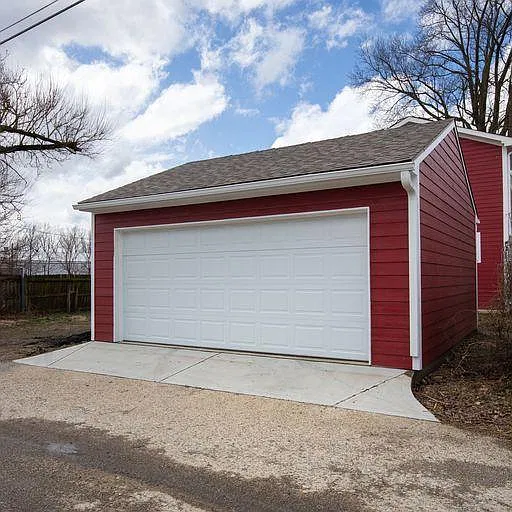 4 bed, 1347 sqft, $2,200 — Photo 2