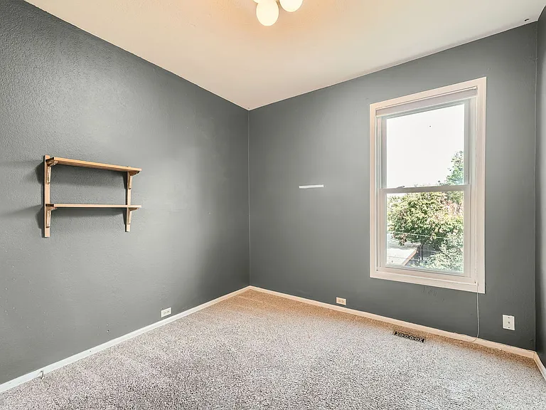 823 E 22nd Ave — Photo 15