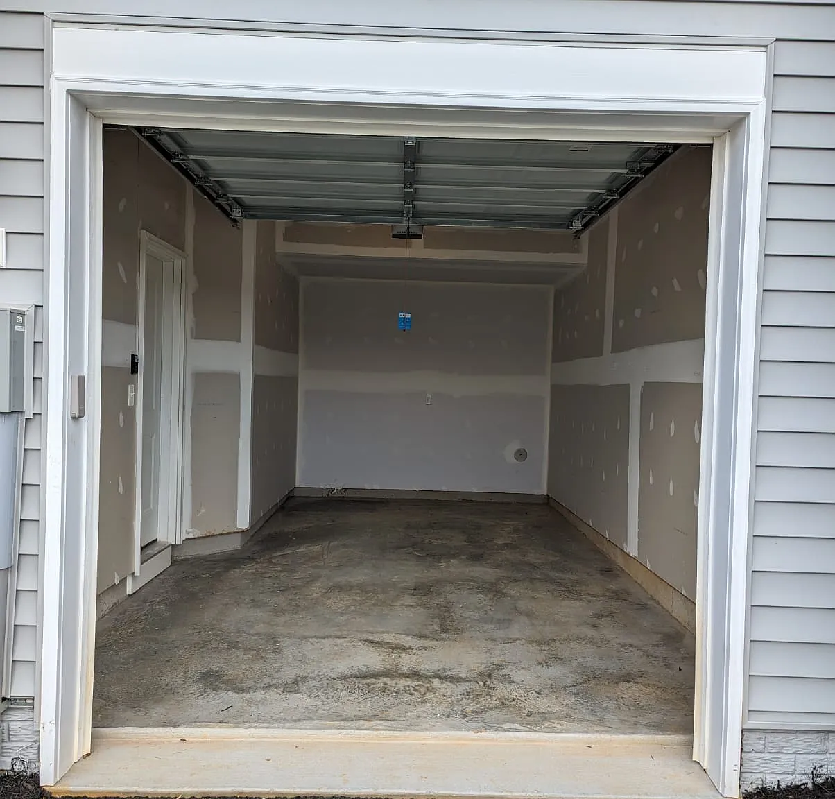 3 bed, 1738 sqft, $2,100 — Photo 2