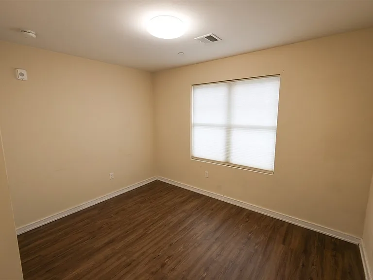 332 Talbot Ave #5 — Photo 8