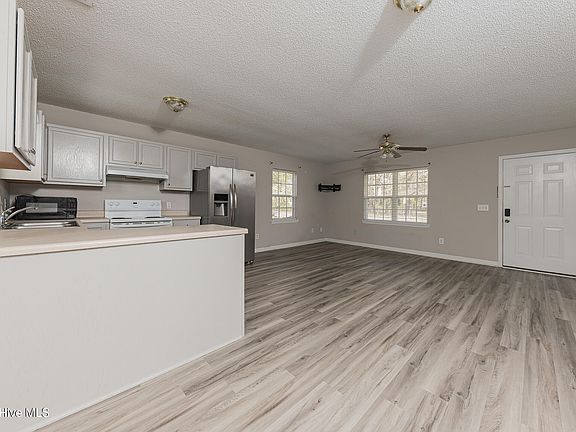 5th image of 301 & 303 Louise Avenue