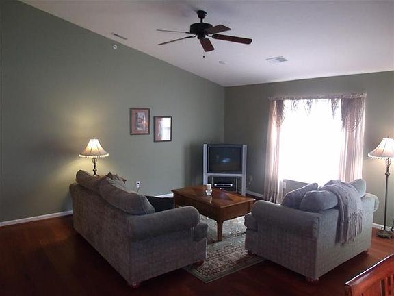 2nd image of 3625 Hazelnut Ct #8