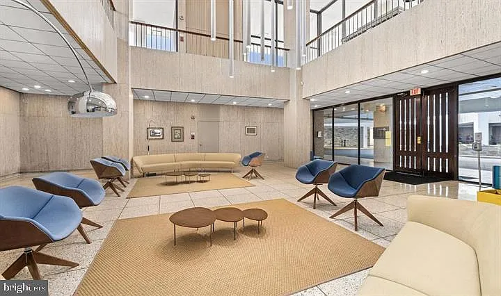 1 bed, 735 sqft, $2,250 — Photo 3