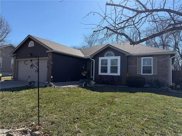 617 Oakwood St, Harrisonville, MO 64701