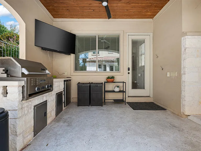 64 Tiburon Dr — Photo 5