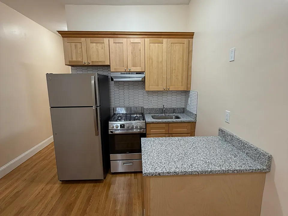 421 Hancock St #10