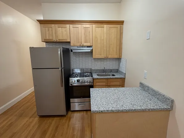 421 Hancock St APT 10, Quincy, MA 02171