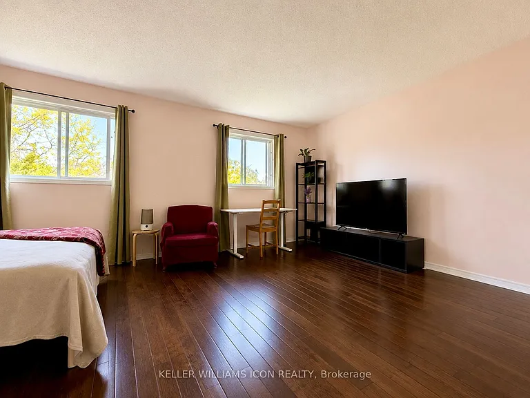 40 Thornbury Cres — Photo 11