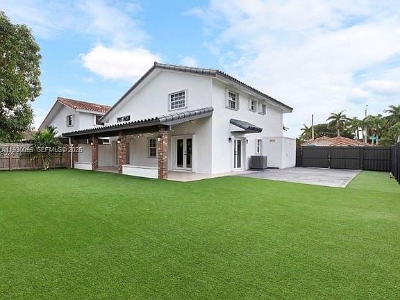 4th image of 9901 SW 136th Ct #1