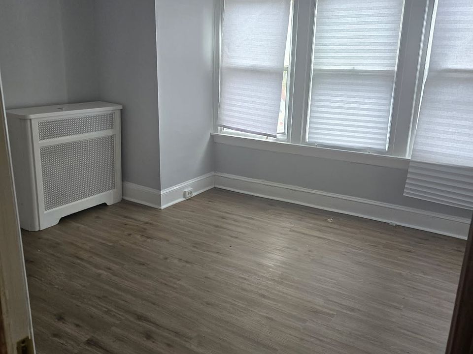 2nd image of 2046 Conlyn St