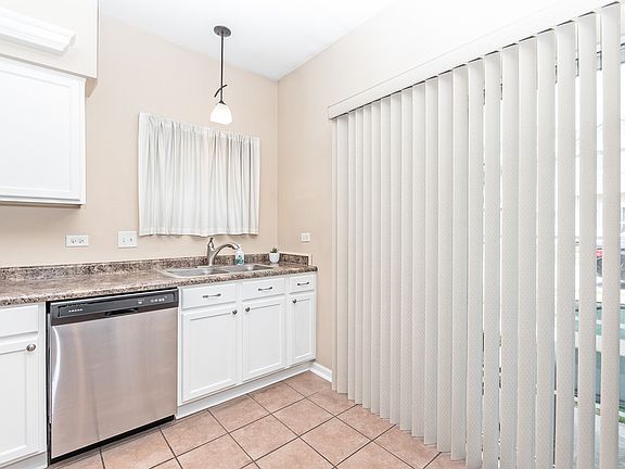 5th image of 121 Braxton Ln #121