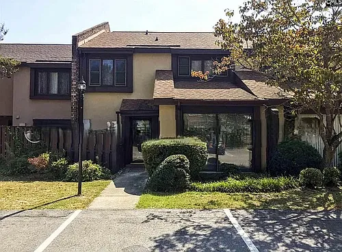 109 Lionsgate Dr Photo 1