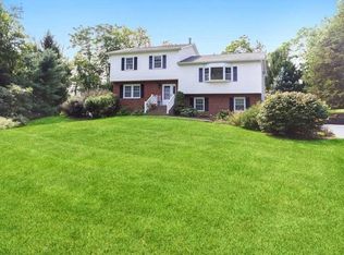 24 Patricia Ln, Hyde Park, NY 12538