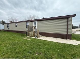 7006 Brides Bay Ct, Fair Haven, MI 48023