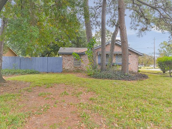 3rd image of 10502 Hollyglen Dr
