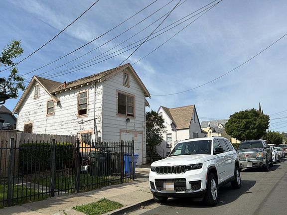 3rd image of 290 E 16th St
