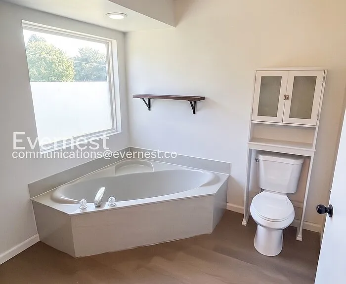129 Royallbrook Ln — Photo 11