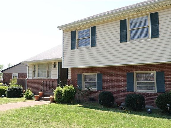 3rd image of 218 Gawain Dr