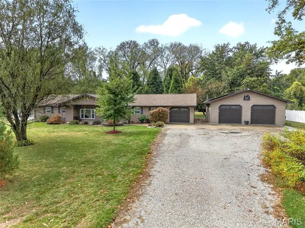 1446 Saint Thomas Rd, Granite City, IL 62040
