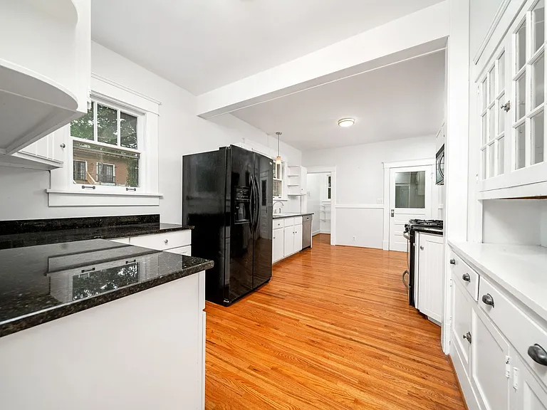 1710 Gale Ln — Photo 8