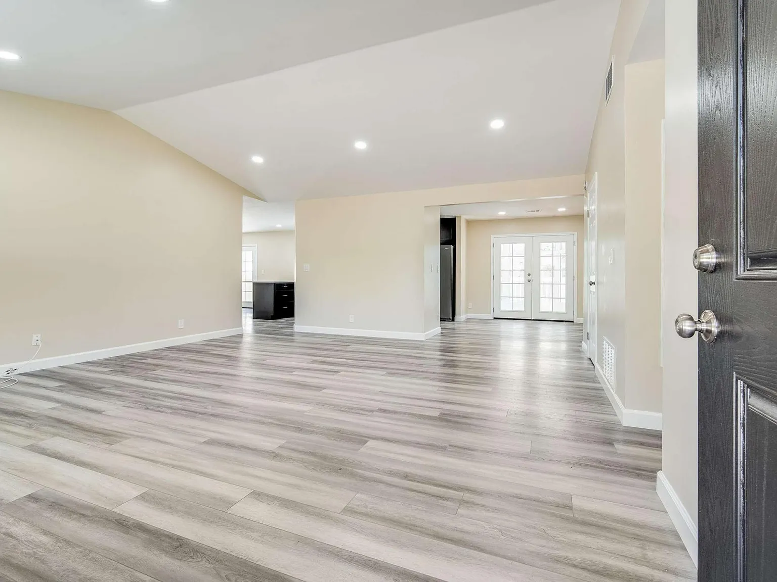 4 bed, 2139 sqft, $4,995 — Photo 4
