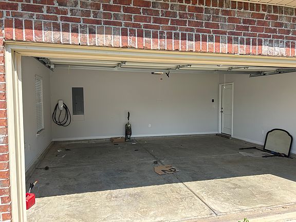 3rd image of 267 Northlake Dr