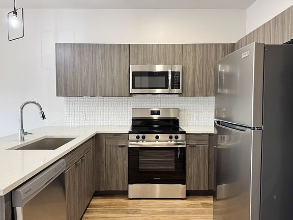 3rd image of 1653 Midtown Pl #252