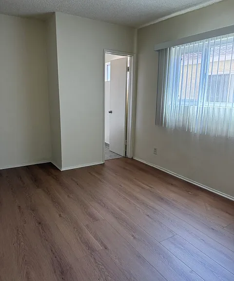 6660 Woodman Ave #201 — Photo 9