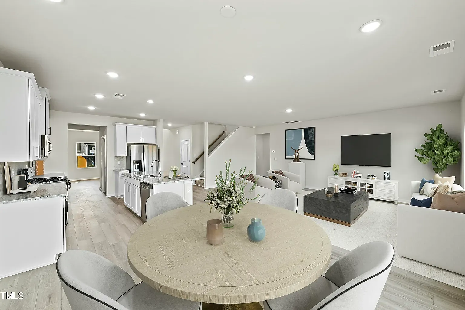 5 bed, 2937 sqft, $2,250 — Photo 4