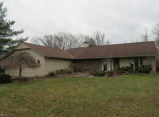 21511 Meadows Edge Ln, Strongsville, OH 44136