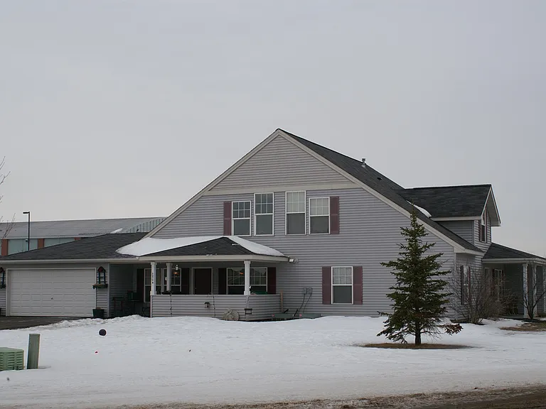 680 Circle Pine Dr #A — Photo 2