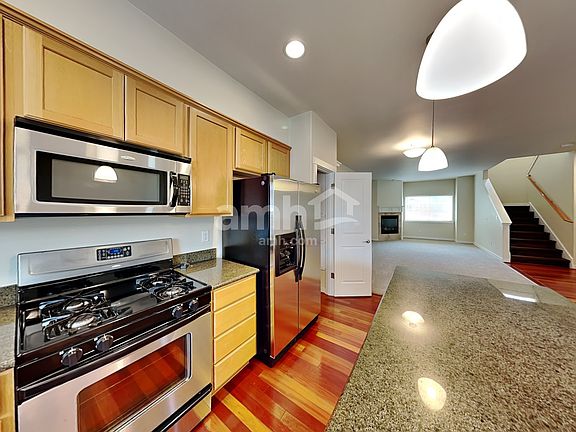 5th image of 7333 Rainier Dr