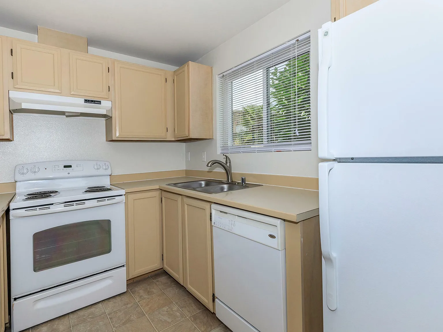 620 Comstock Street — Photo 2