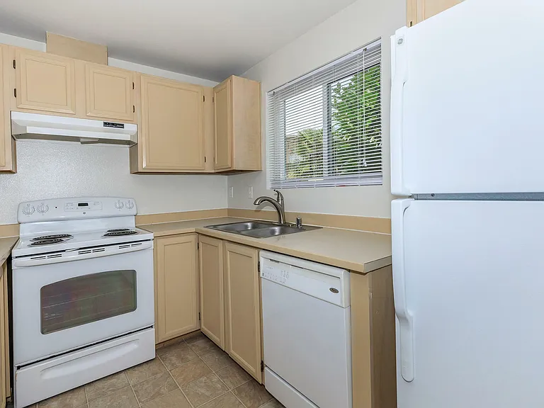 620 Comstock Street — Photo 2