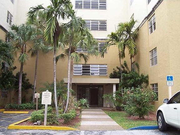 2nd image of 6940 Miami Gardens Dr APT 1-122
