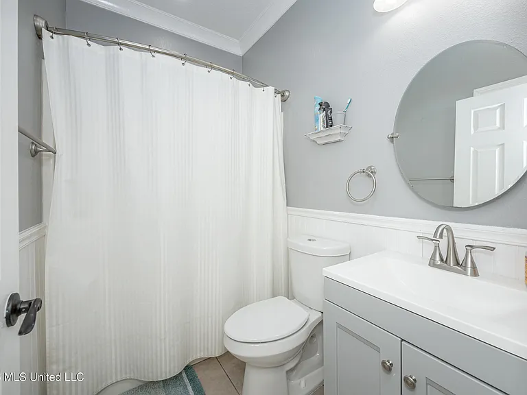 15208 Lisa Dr — Photo 33