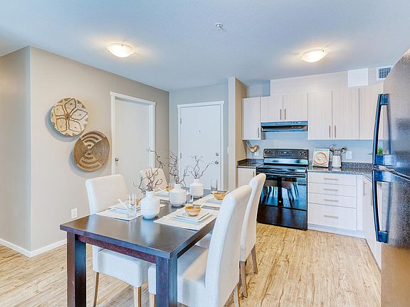5th image of 1828 Keene Cres SW