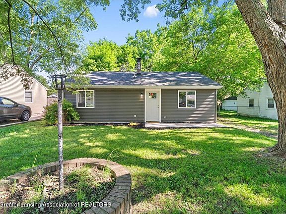 3rd image of 1320 Pompton Cir