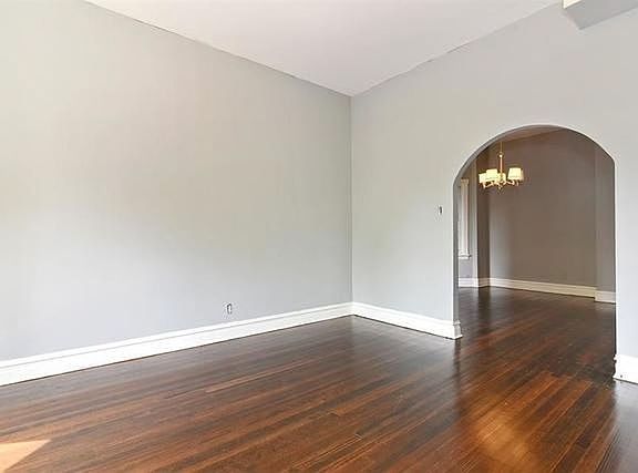 4th image of 2854 N Hamlin Ave APT 2