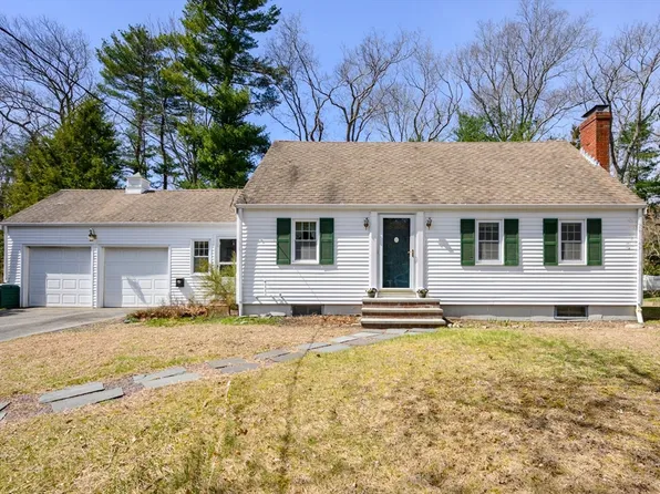 8 Pioneer Rd, Hingham, MA 02043