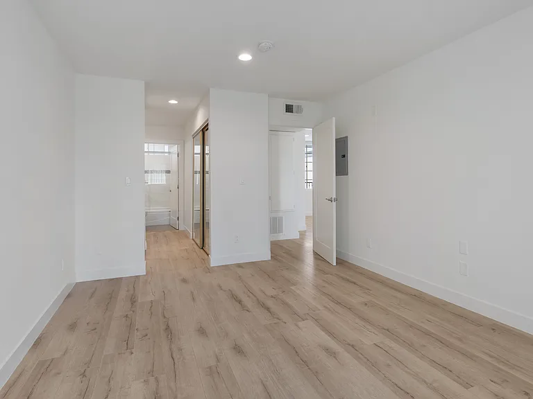 1601 Selby Ave #401 — Photo 18