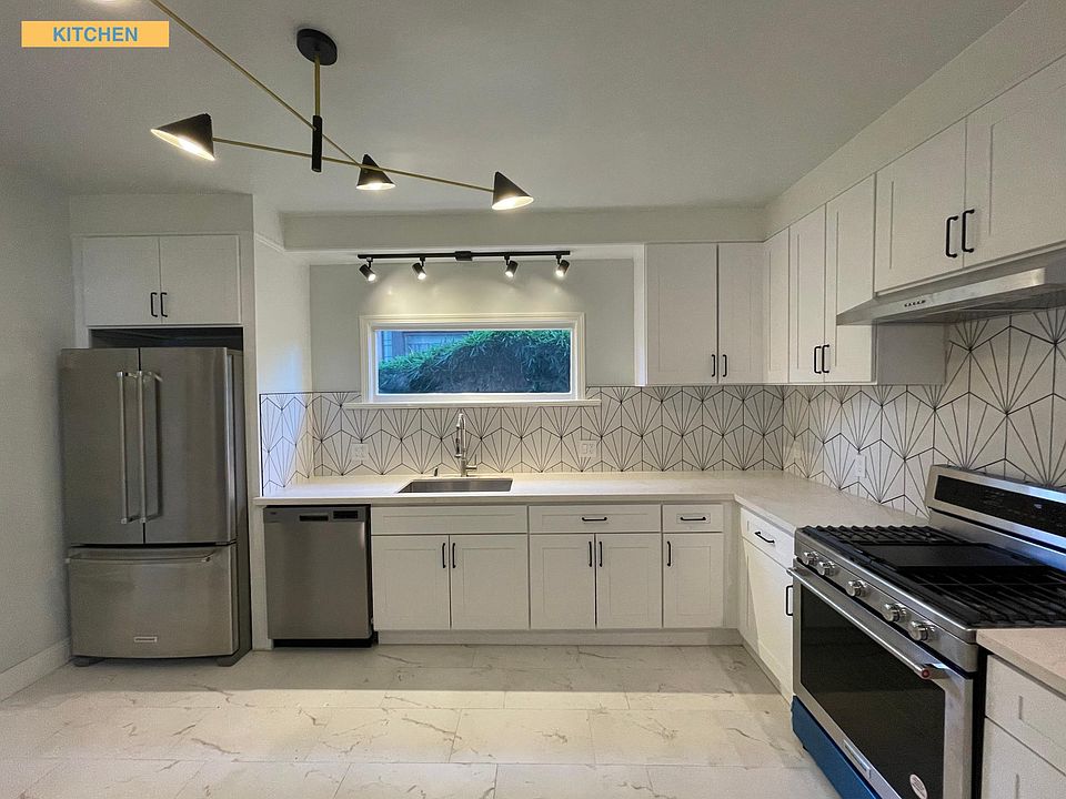 Updated kitchen with new cabinets and quality appliances (KitchenAid fridge & gas range)