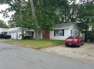 21 Pensaukee Ave, North Providence, RI 02911