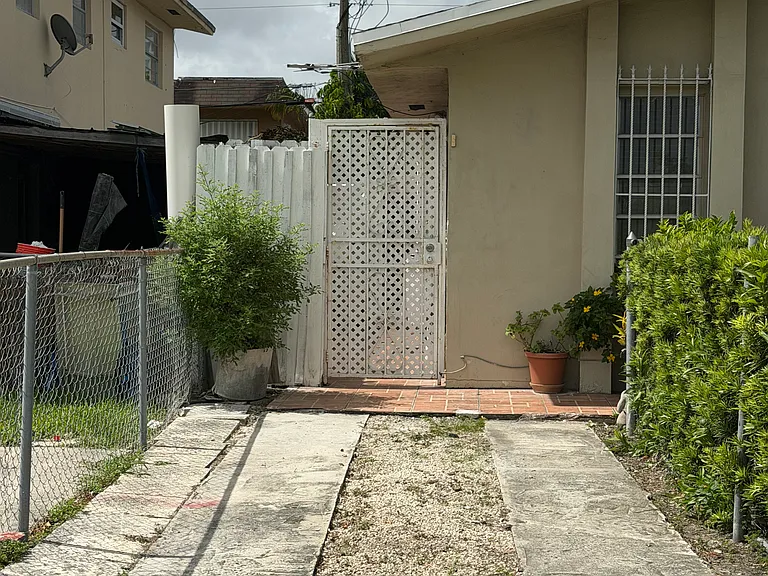 SW 4th St — Photo 12